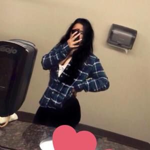 Meet your Posher, Briana